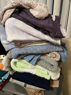 11 Women’s Sweaters /4 Long-Sleeve Shirts