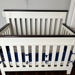 Baby crib With Memory Foam Mattress / Cuna Excelente Condición 