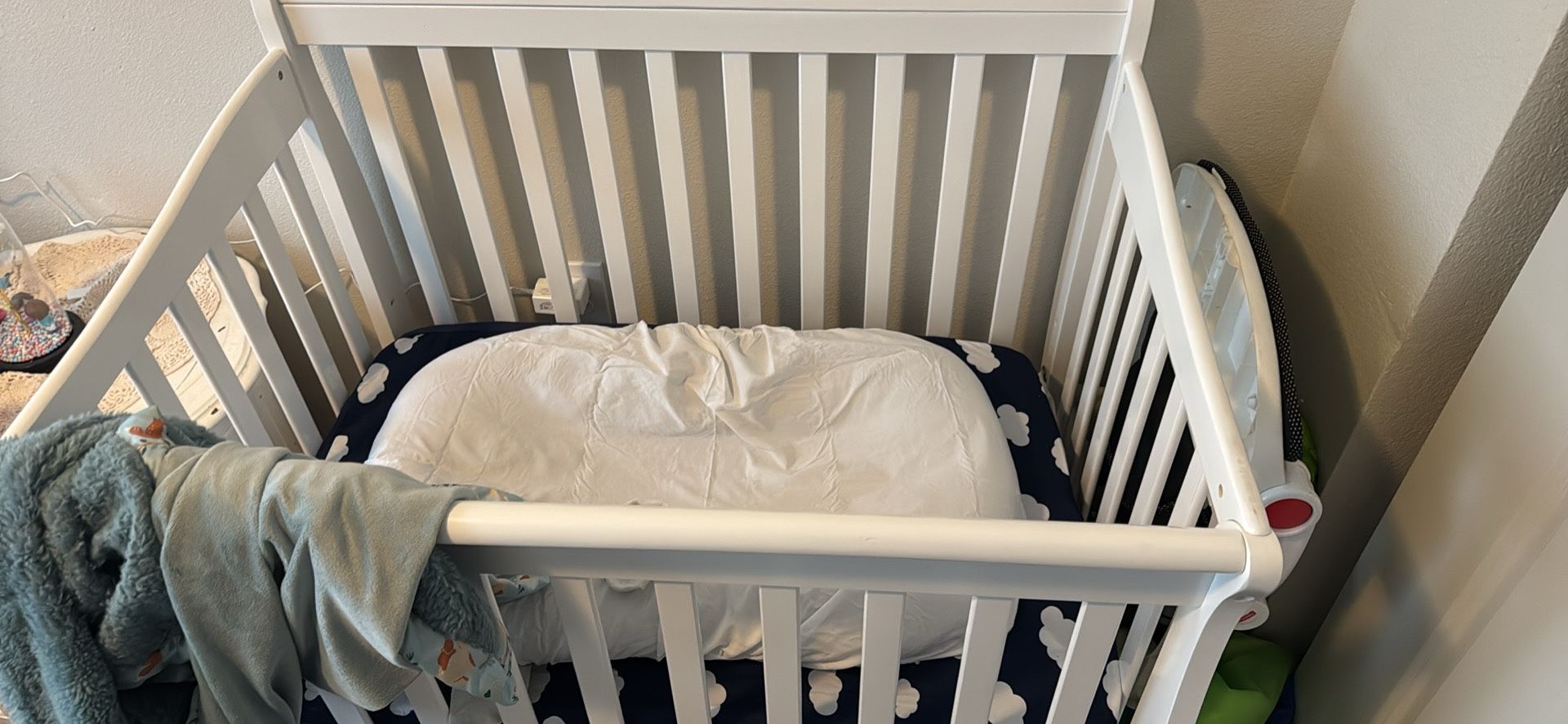 BABY CRIB WHITE BRAND NEW