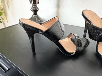 Women’s black heel shoes