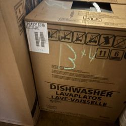 Frigidaire 24 in. Front Control Smart Built-In Tall Tub 62 dBA Dishwasher in Stainless Steel