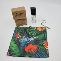 Maui Jim Glasse Cleaning Care Kit screwdriver Spray1 oz Cloth Case New, 
never been used,  please see photos for details. Weight 4.25oz plus 
shipping