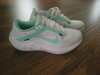 Nike AIR . SIZE 6. 5 