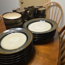 Home Trends Rave Stripe Dish Set
