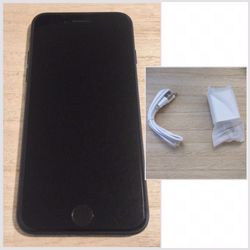 iPhone 7 black unlocked 32 GB used / like new condition with new charger accessories 