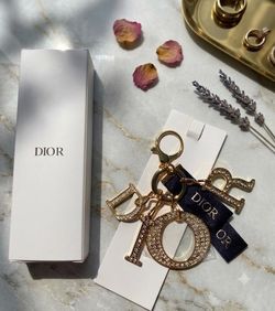 Keychain brand new AUTHENTIC regalos mujer women gift
