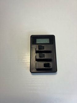 Three Charger Battery Charger for GoPro 5/6/7/8 Batteries. Model XH-Y3. VGOOD.