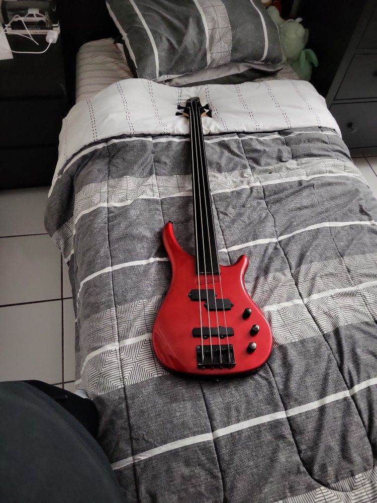 Carlo Robelli Fretless 4 String Bass