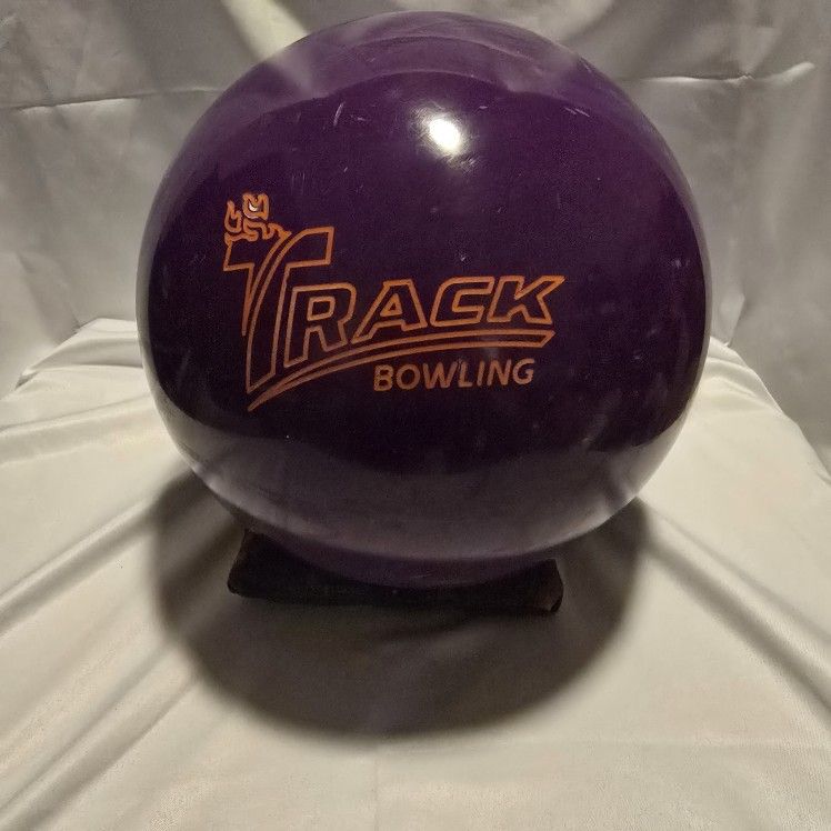 Track Heat 15lb Bowling Ball - Classic Track Gear - Great Deal!