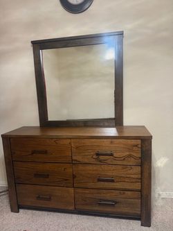 Wood Dresser with Mirror, 6 Drawers and side table in new condition