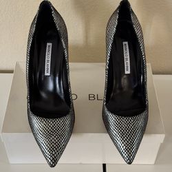 Manolo Blahnk BB 105 https://offerup.com/redirect/?o=TC5QUg==. Silver/black Suede Pump