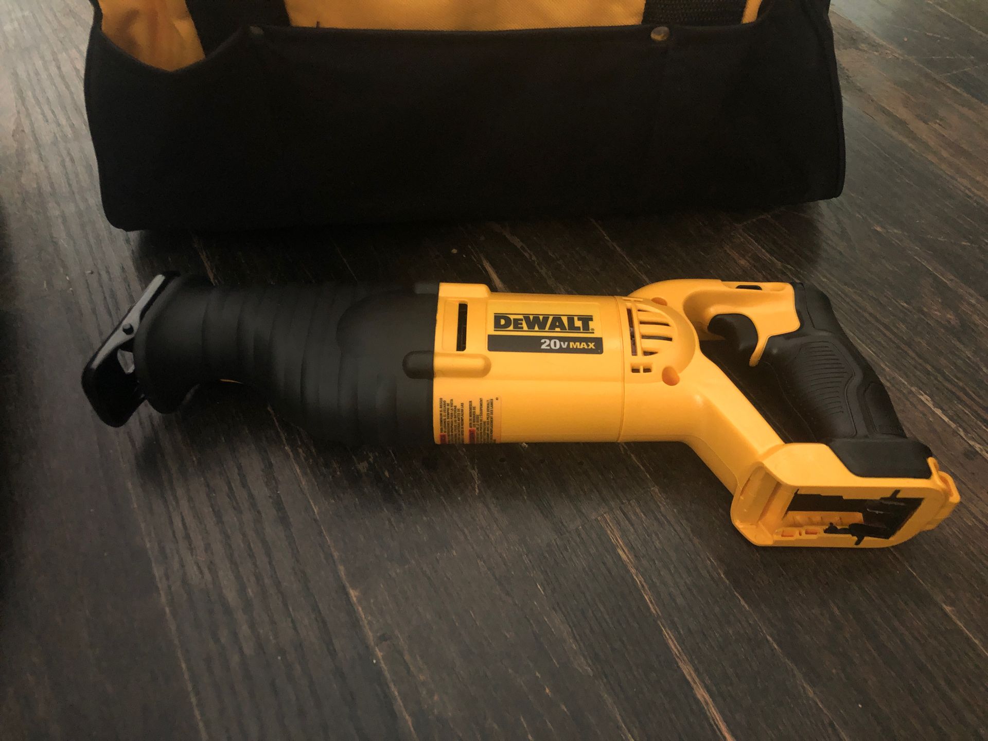 Dewalt cordless Reciprocating Saw (Battery Not Included)