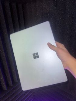 Microsoft Surface Laptop Go – i5 / 8GB – Windows 11