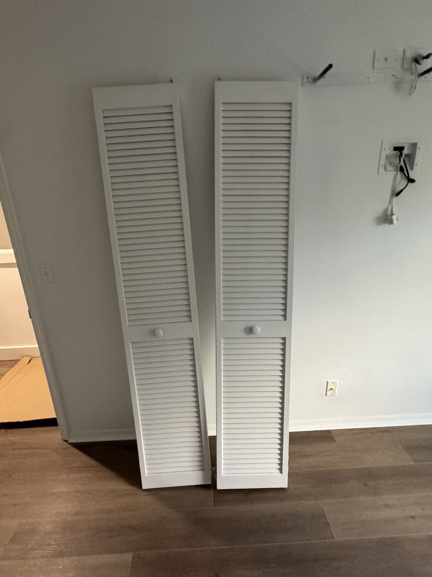 30” Full Louvre Bifold Doors (2 Of Them)