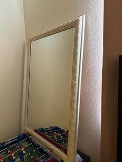 WHITE MIRROR