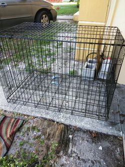 Dog cage doesn't have the plastic for the bottom