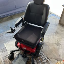 Jazzy 600 ES - With Battery Charger