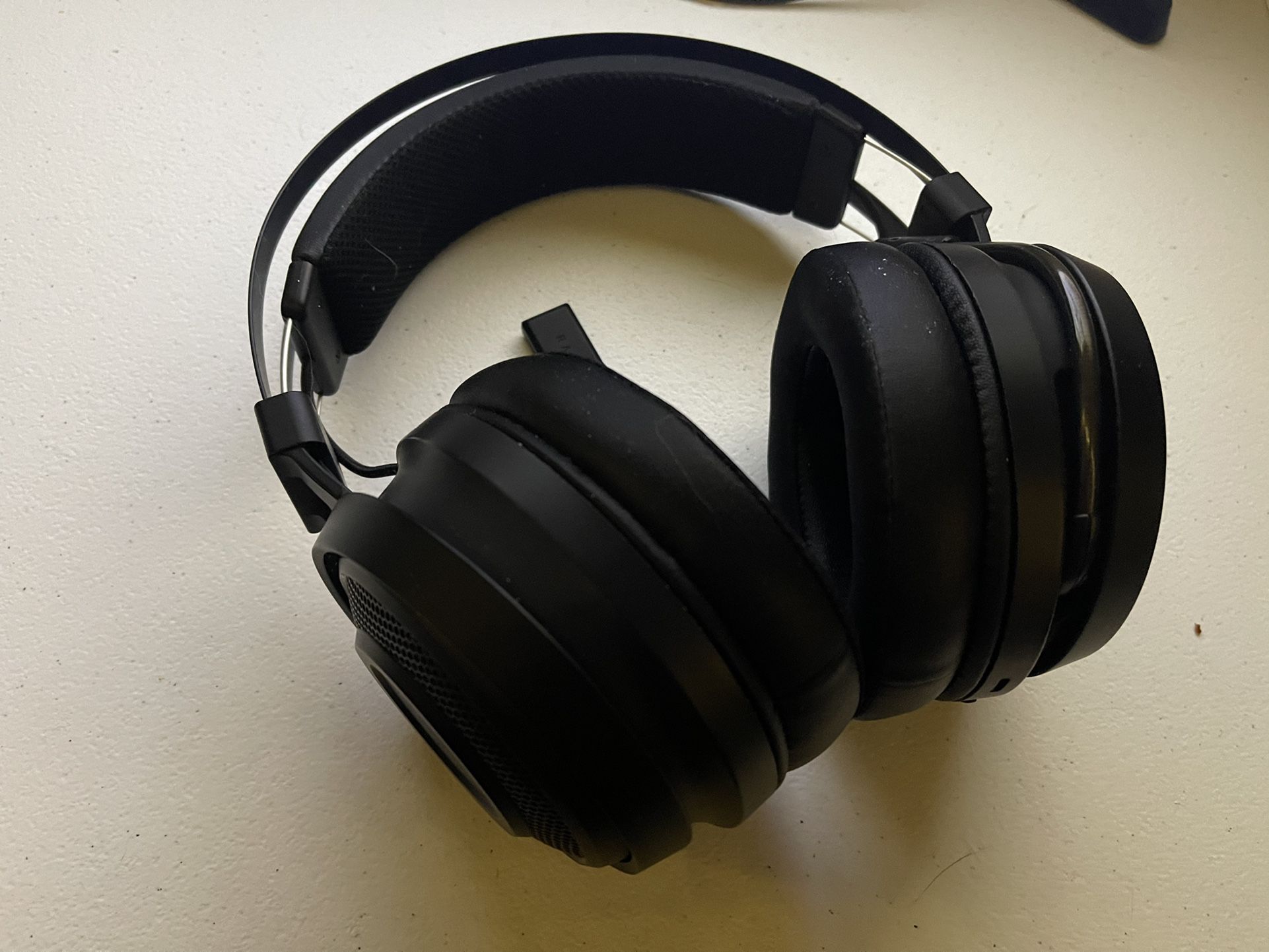 Razer Nari Essential Wireless Headphones. 