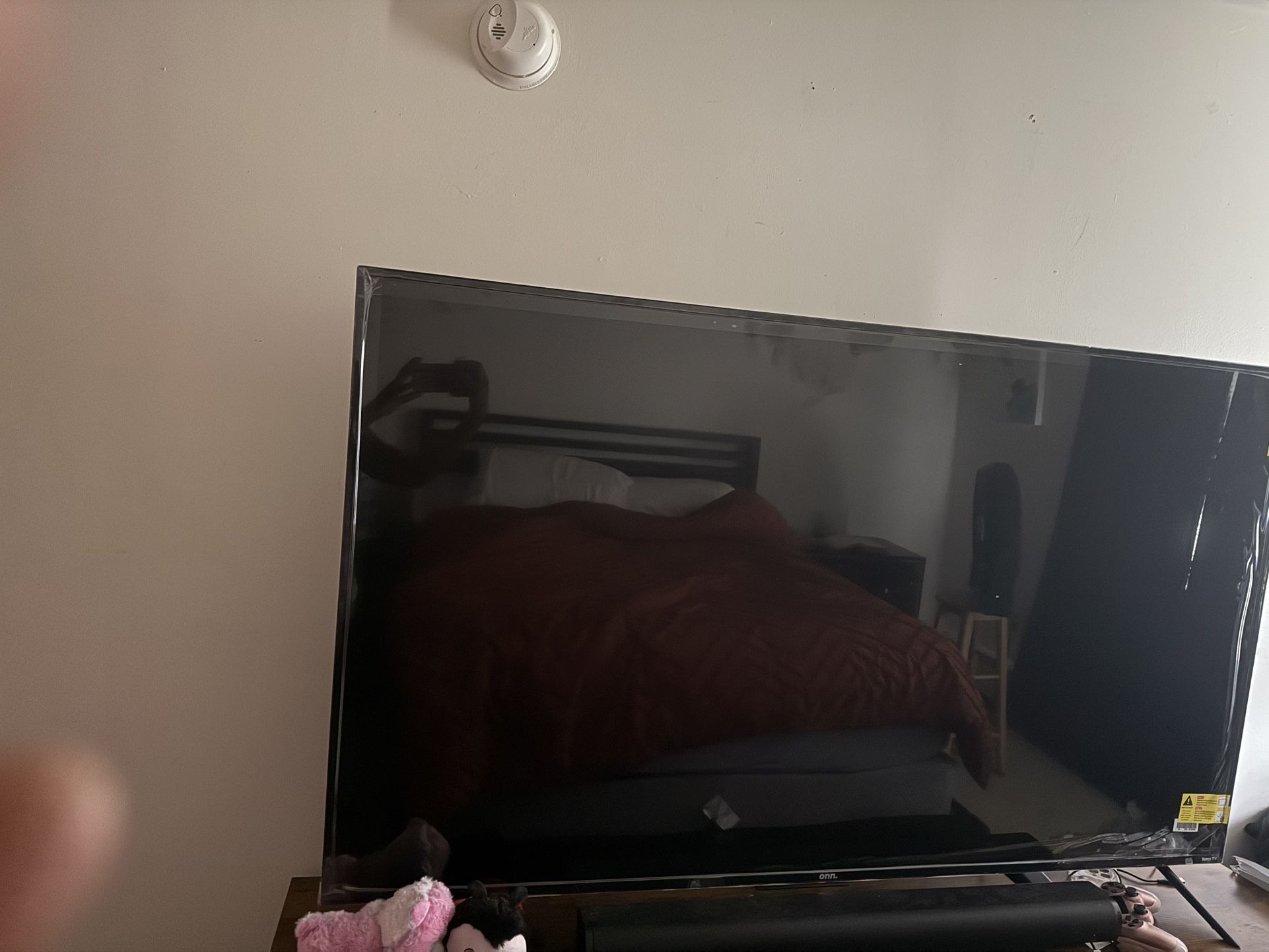 75’ Roku Tv