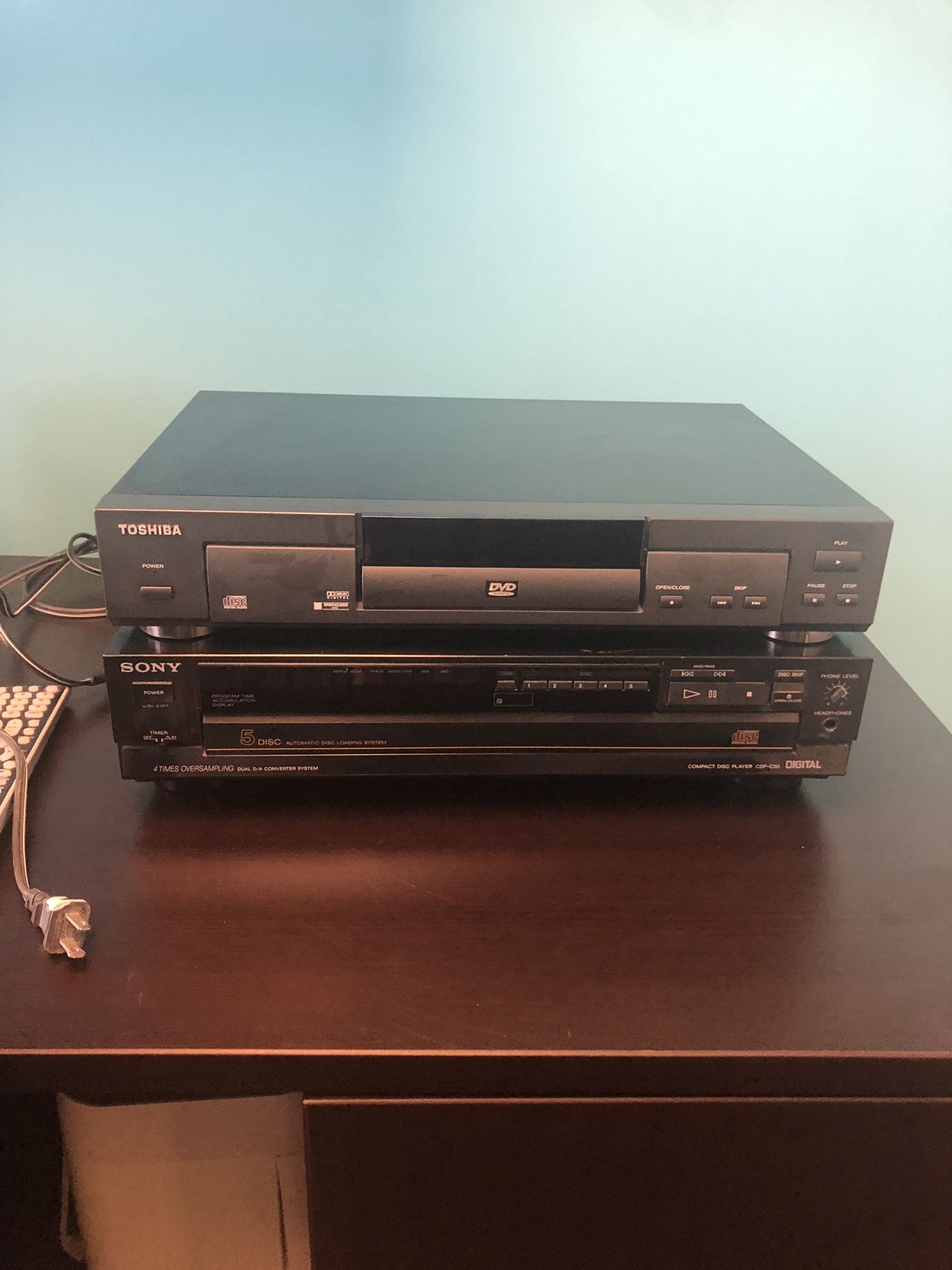 CD player and compact disk player