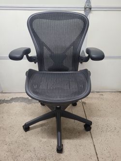 Herman Miller Aeron Size B Computer Desk Ergonomic Task Office Chair, Posturefit
