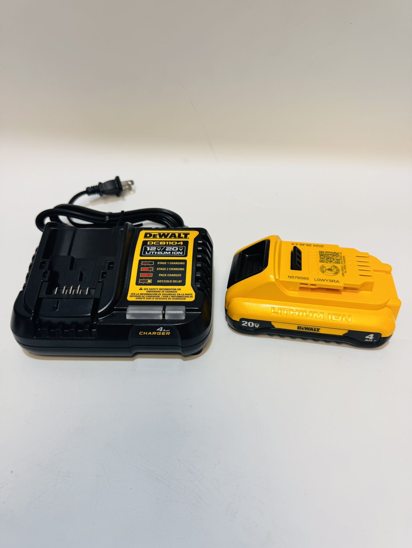💥 DeWalt 20V Max 4AH Battery + Charger
