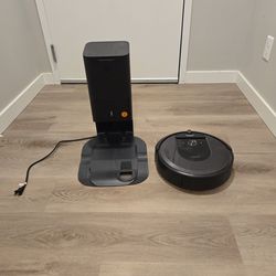 Roomba i7+