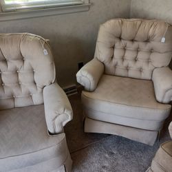 2 Nice Swivel Chairs Read Below