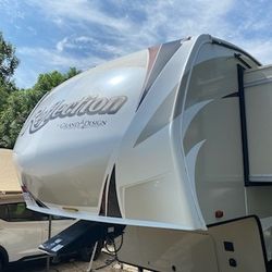 5th Wheel Trailer 