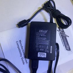 90-Watt universal Laptop Adapter