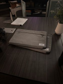 Laptop sleeve