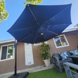 11ft Cantilever patio umbrella/ Outdoor umbrella