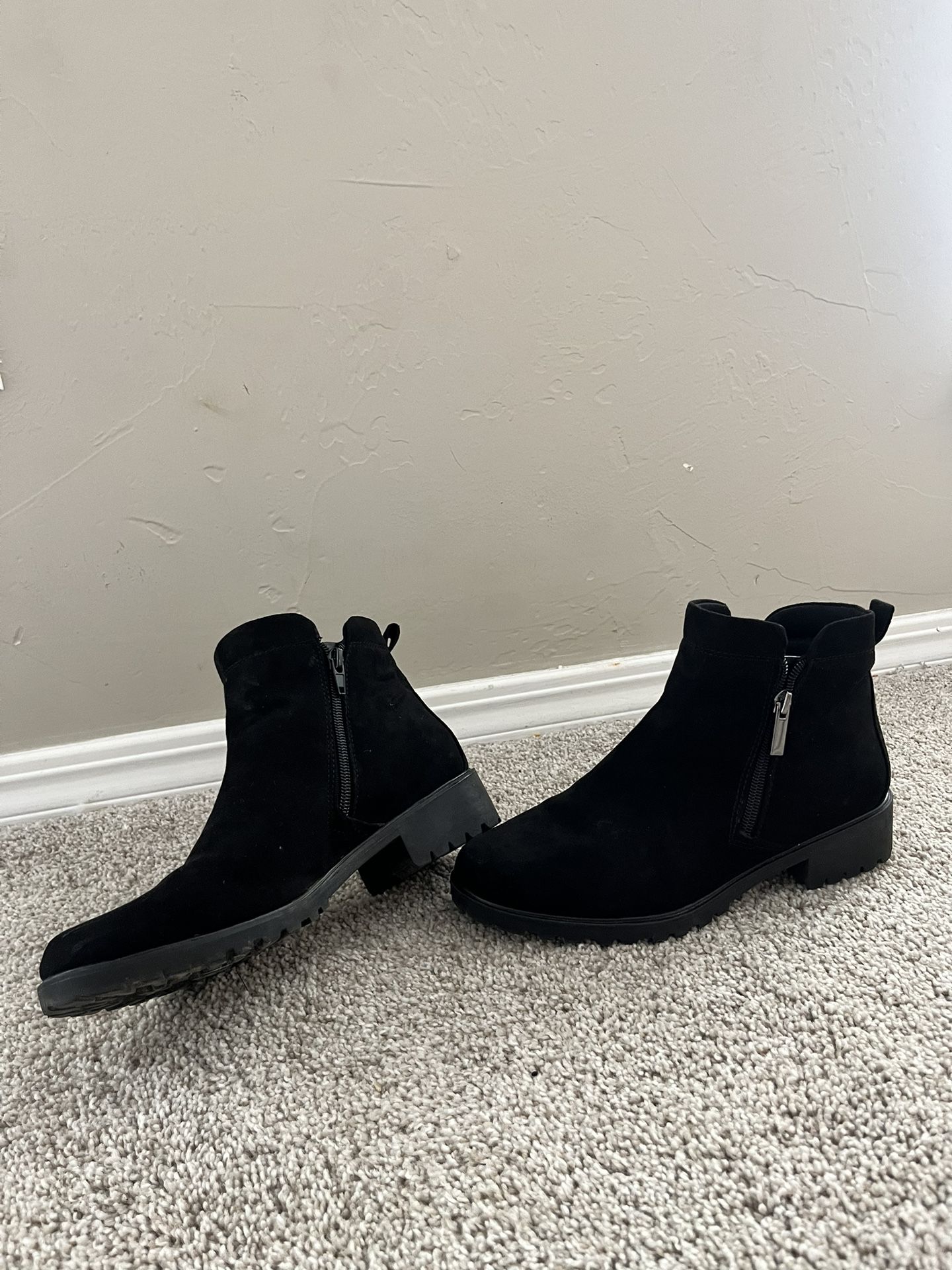 Simple Black Boots