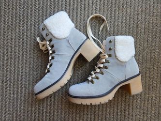 Stylish Oasis Malibu boot w crunchy heel. Non marking. NEW💥