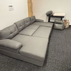 BRAND NEW SECTIONAL SLEEPER COUCH