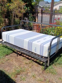 Metal Daybed with Mattress