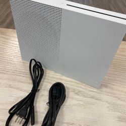 Xbox One S 500GB Bundle With Games, Controllers, & Accessories for Sale in  Renton, WA - OfferUp