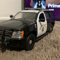 1/24 Realistic Chp Tahoe Diecast Model