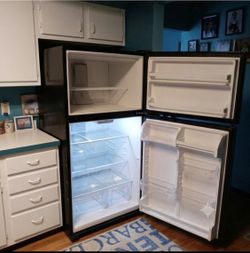 30” black Refrigerator