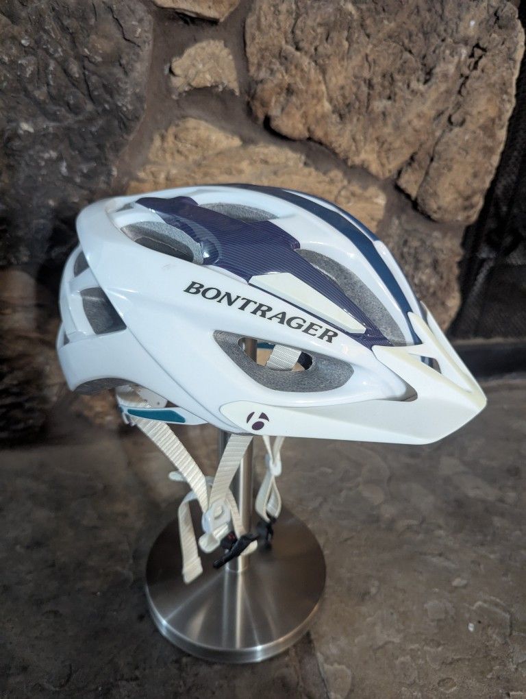 Bontrager Quantum Women's Bicycle Helmet (Size Medium) White / Blue LIKE NEW