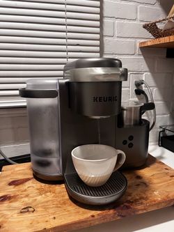 Keurig coffee maker with frother