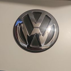 99 -02 VOLKSWAGEN CABRIO CHROME REAR TRUNK TAILGATE EMBLEM