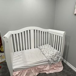 White Baby Crib Convertible Toddler Bed