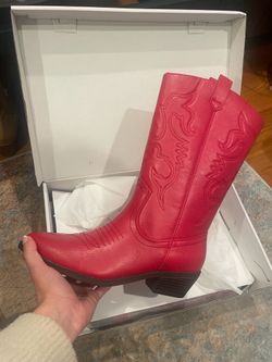 Size 7 Women’s Boots Red