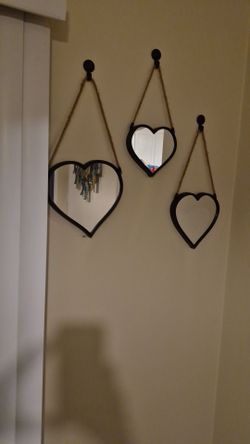 Wall pictures and wall heart mirrors