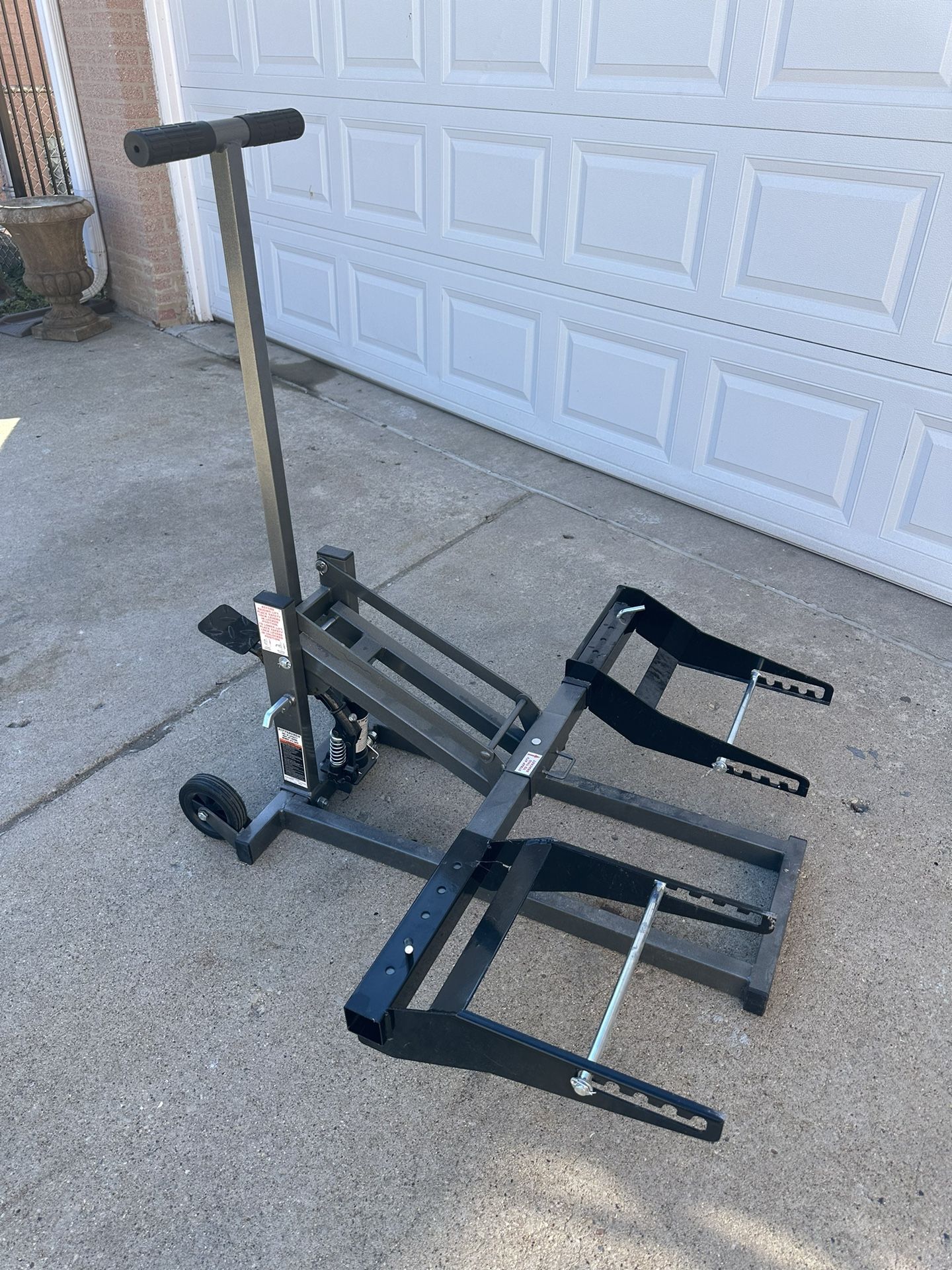 PITTSBURGH AUTOMOTIVE 300 lb. ATV/Lawn Mower Lift for Sale in Evanston