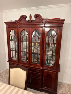 Lighted China Cabinet Vitrina