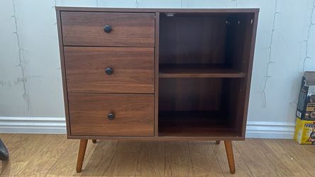 Mid-Century Modern Walnut Storage Cabinet / Dresser – Like New
