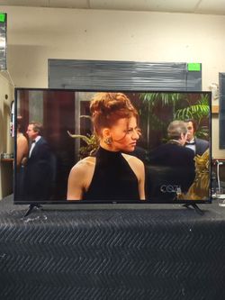 55 inch Roku 4k smart tv beautiful tv comes with Remote control shows great quality clear picture works perfect guaranteed