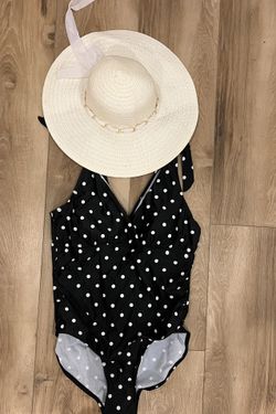 Polka Dots Women Bathing Suit Size XL With Hat BRAND NEW